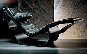 MODERN SCULPTURAL CHAISE LONGUE 