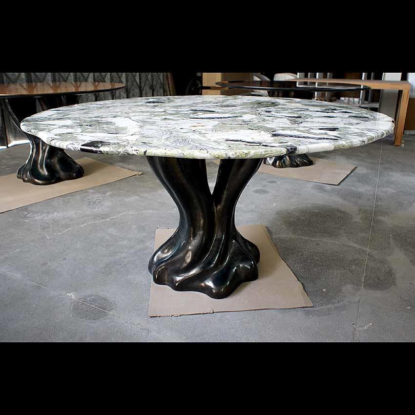 sculptural-table-pr840-01.jpg