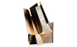 SCULPTURAL METAL SHARDS TABLE LAMP